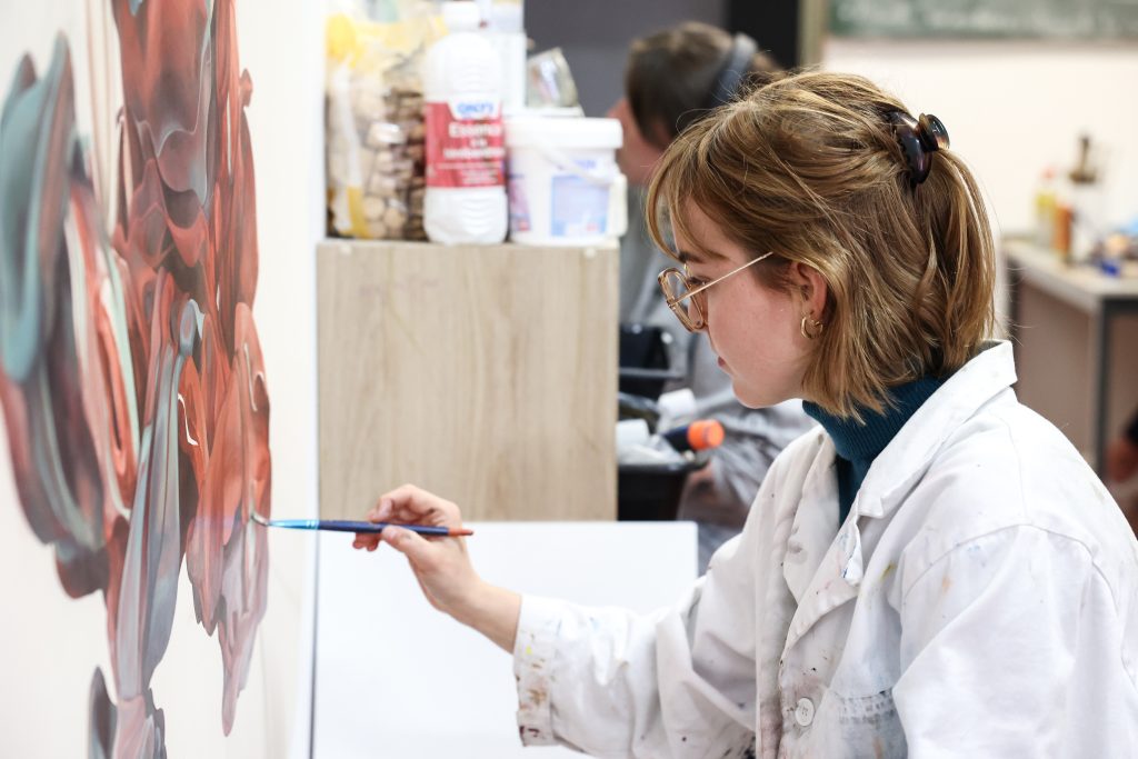 étudiante pivaut créativité peinture