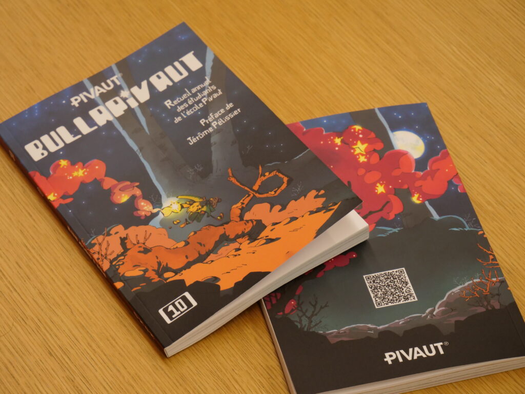 deux livres sur une table en bois