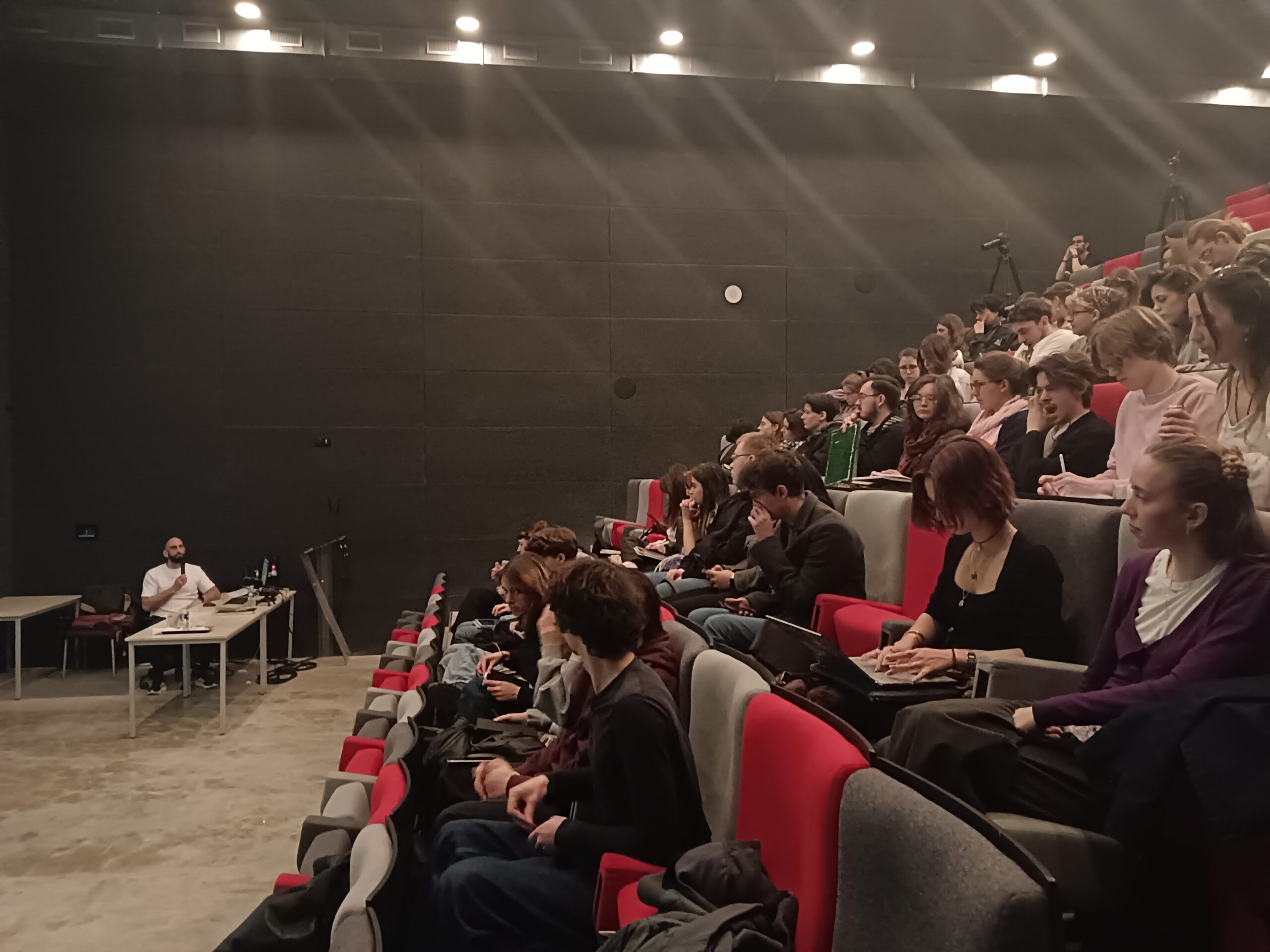 Tom Kaumal rencontre de futurs illustrateurs et concept artists à Pivaut Rennes