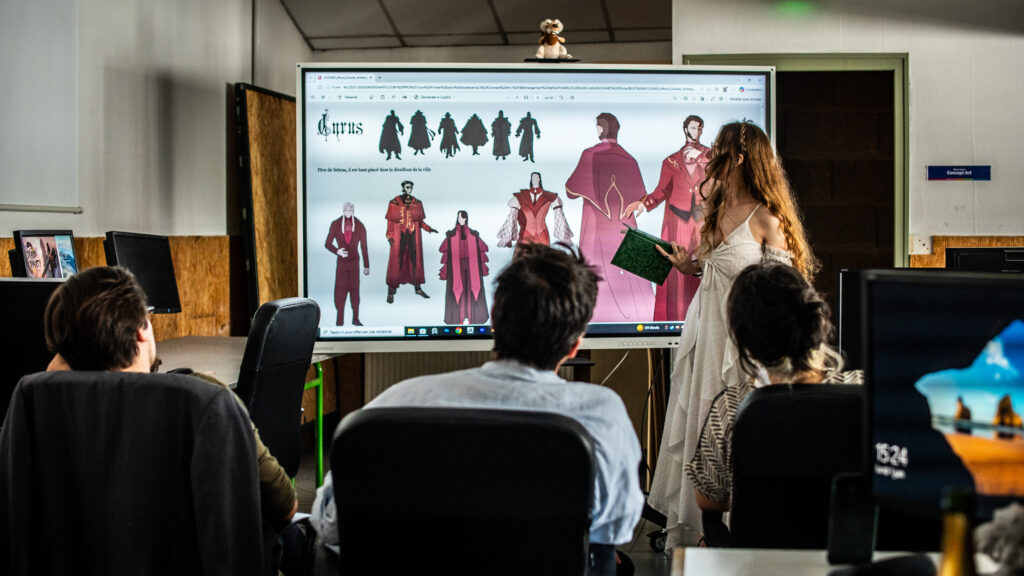 étudiante pendant son oral de concept art